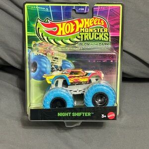 Hot Wheels Monster Truck Glow’n the dark night shifter